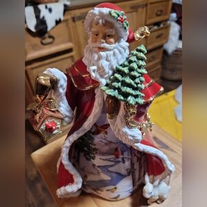 Festive Santa Claus Figurine with Tree and Lantern Winters Harmony Danbury Mint